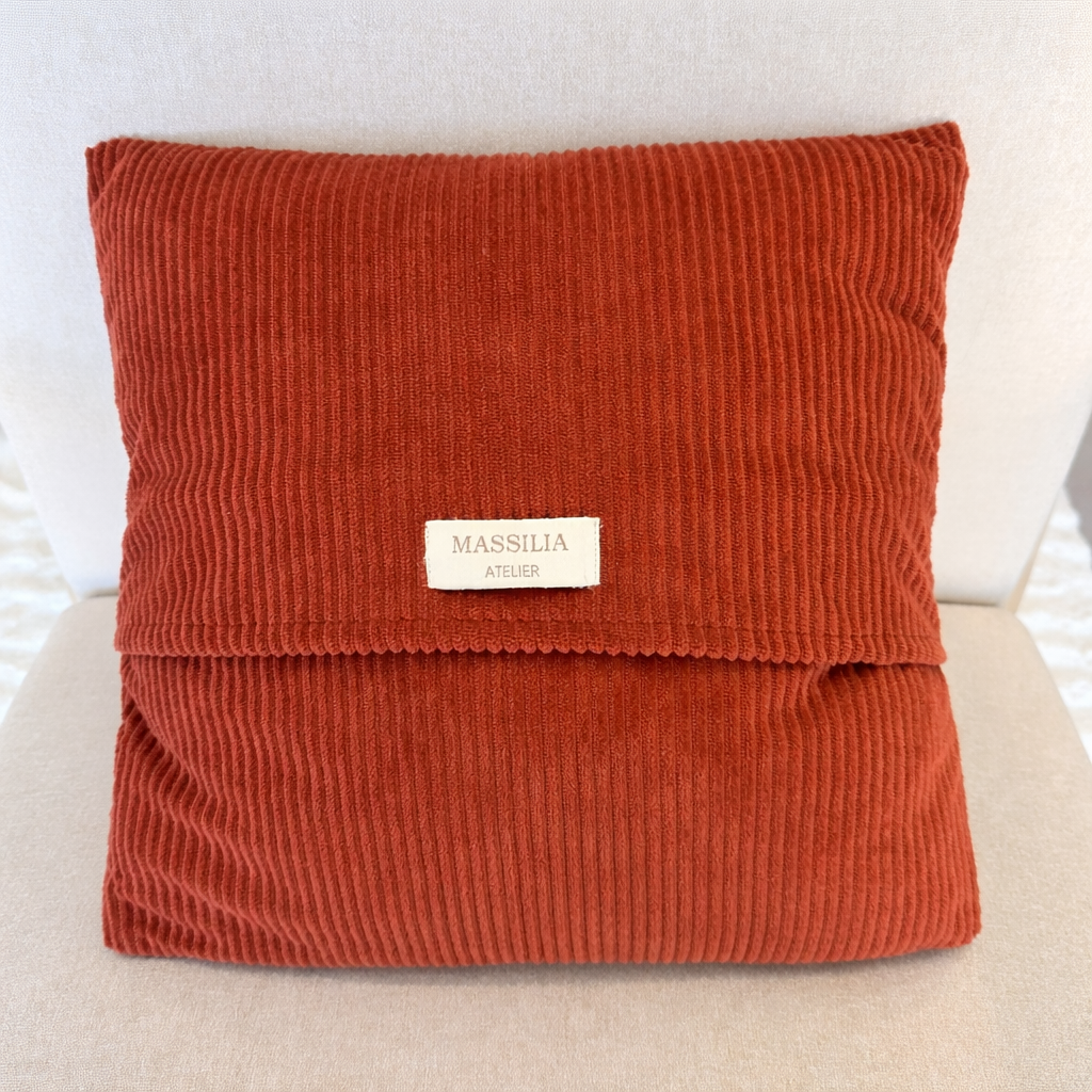 Coussin personnalisé déhoussable en velours côtelé terracotta