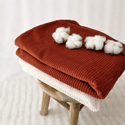 Couvertures bébé personnalisées en velours côtelé terracotta et écru